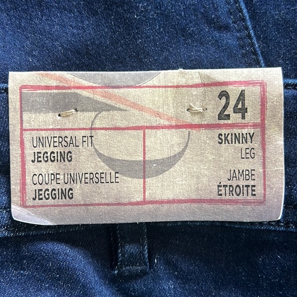 D/C Jeans Dark Wash Skinny Jeans - Picture 6 of 8